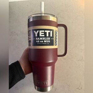 🍇Yeti Wild Vine Red 42oz Straw Mug Discontinued Color